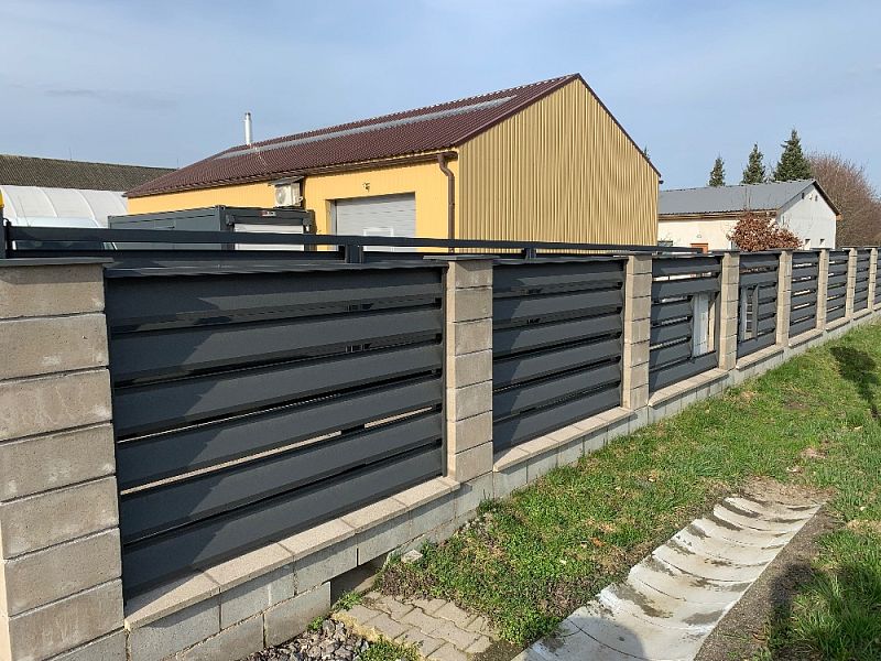 Instalace akustické izolace, oplechování potrubí a montáž tlumiče hluku
