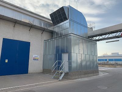 Instalace akustické izolace, oplechování potrubí a montáž tlumiče hluku